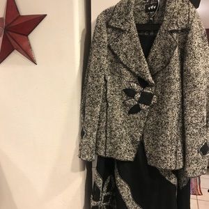 2 piece Ladies Winter Suit 16 Black/White